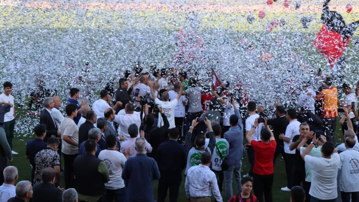 Karaköprü Belediyespor ilk kez 2. Lig’e yükseldi