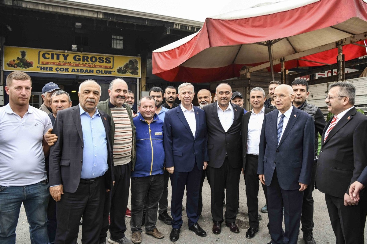 Mansur Yavaş toptancı hali esnafını ziyarette bulundu