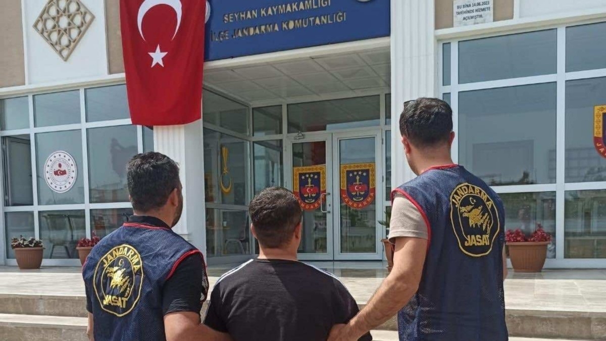 Adana’da çeşitli suçlardan aranan 15 şahıs yakalandı