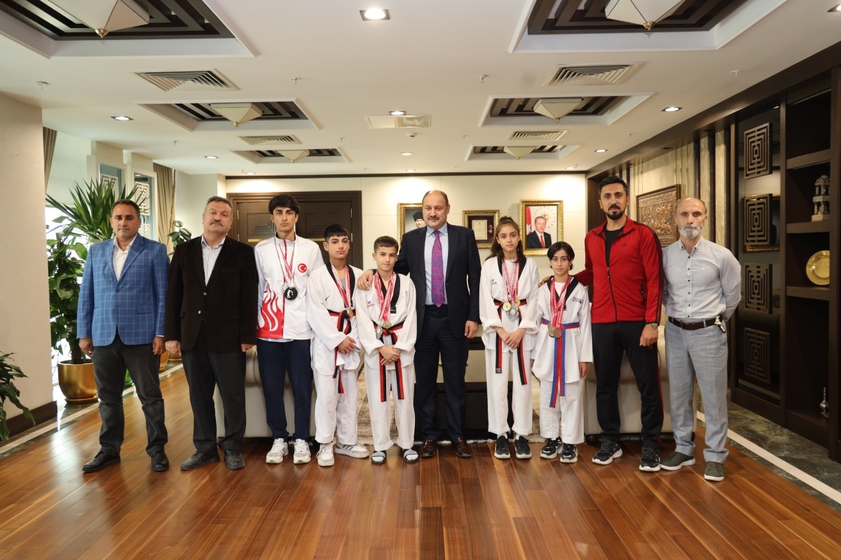 Başkan Gülpınar genç sporcularla buluştu  - Videolu Haber