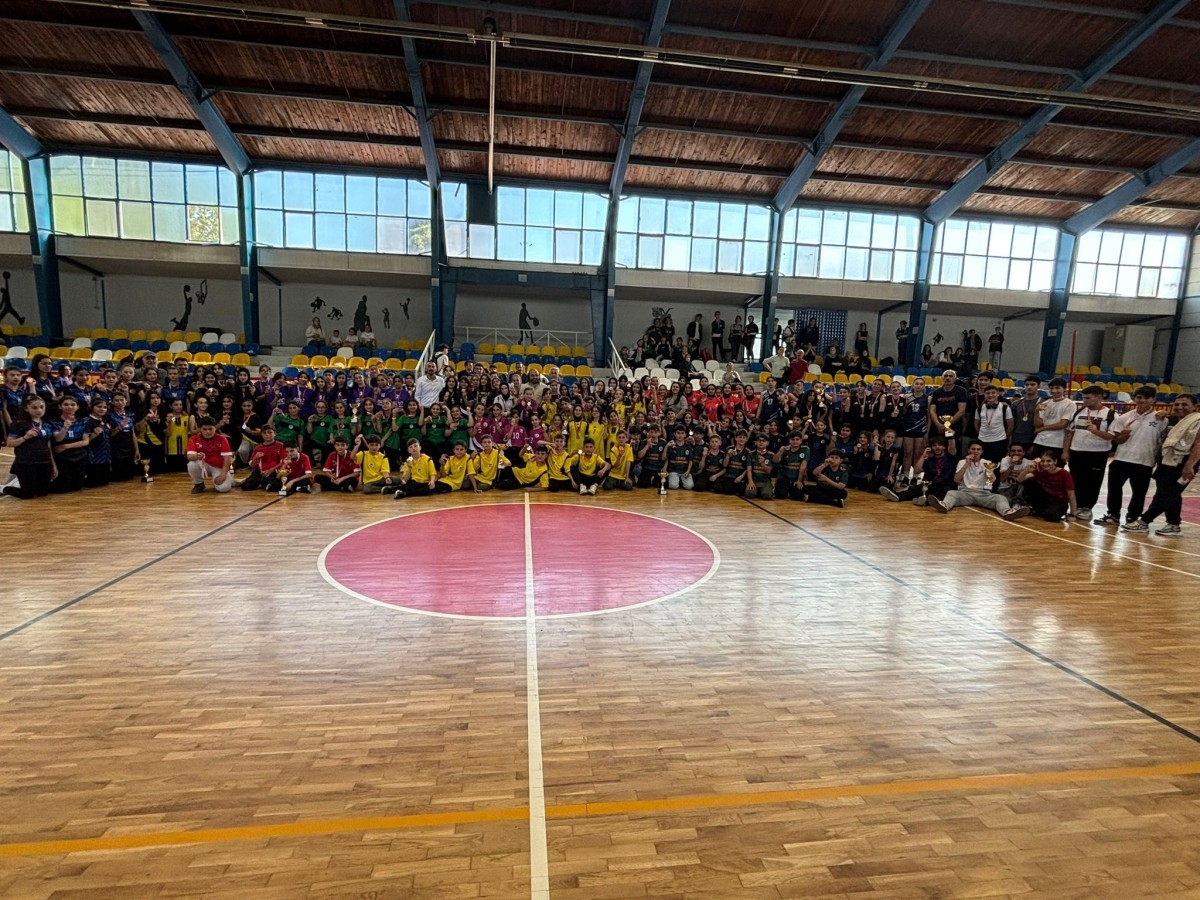 Akyazı’da voleybol müsabakaları nefesleri kesti