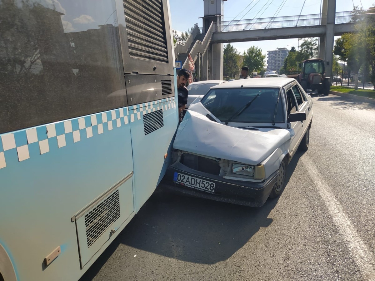 Adıyaman'da zincirleme kaza: 3 yaralı  - Videolu Haber