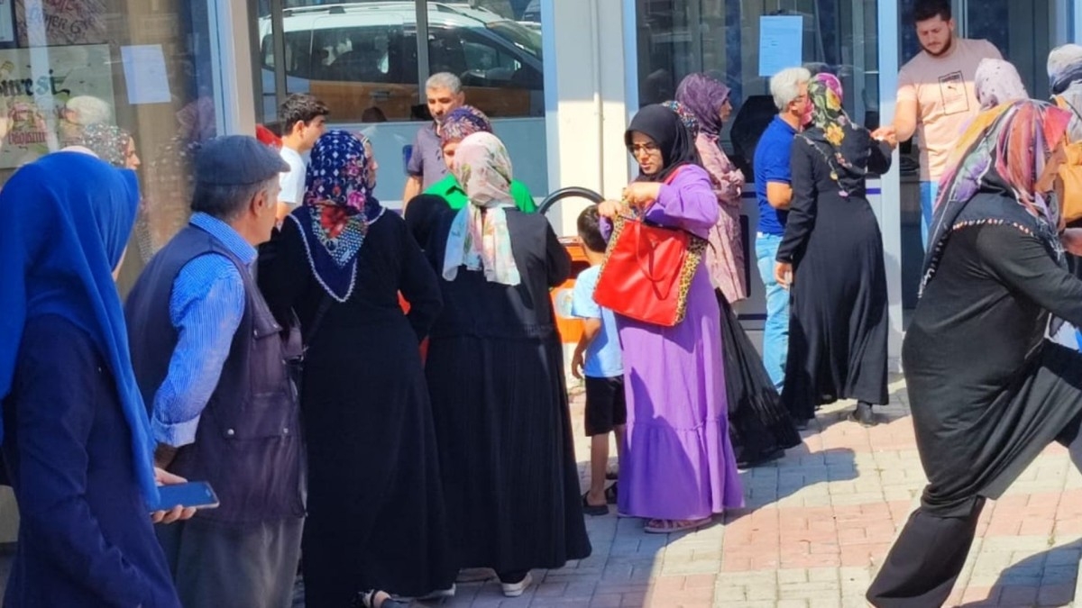 Kâhta’da İŞKUR'un 255 kişilik kontenjanı için uzun kuyruklar oluştu