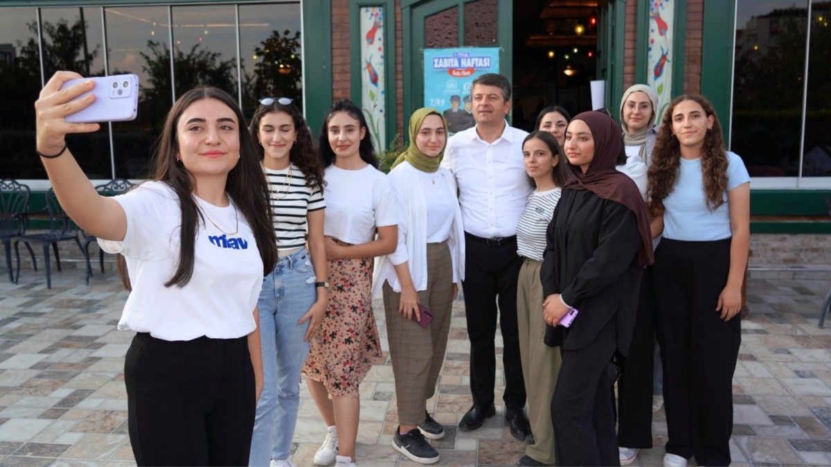 Tutdere’den üniversiteli gençlere destek: 'Gittiğiniz her yerde bir telefon kadar yakınız'  - Videolu Haber