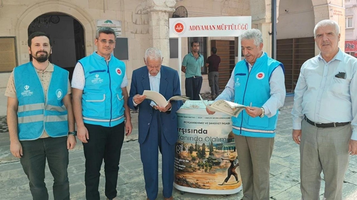 Müftülükten vatandaşlara 'Geçerken' hediye