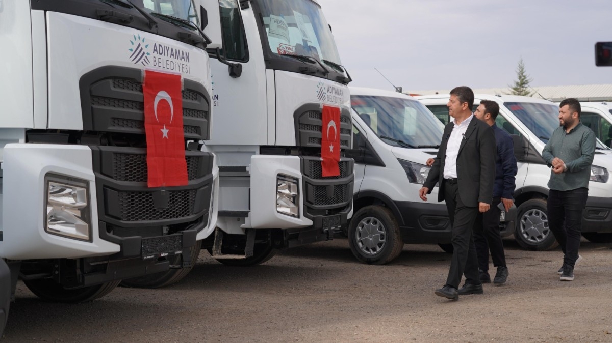 Adıyaman Belediyesi araç filosunu güçlendiriyor: Başkan Tutdere'den tasarruf ve yatırım vurgusu  - Videolu Haber