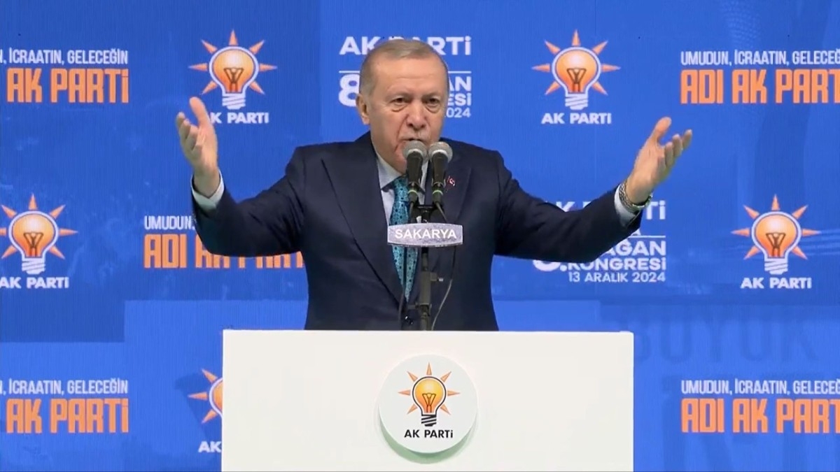 Cumhurbaşkanı Erdoğan’dan sert mesajlar: 'Esad pılını pırtısını toplayıp kaçtı'