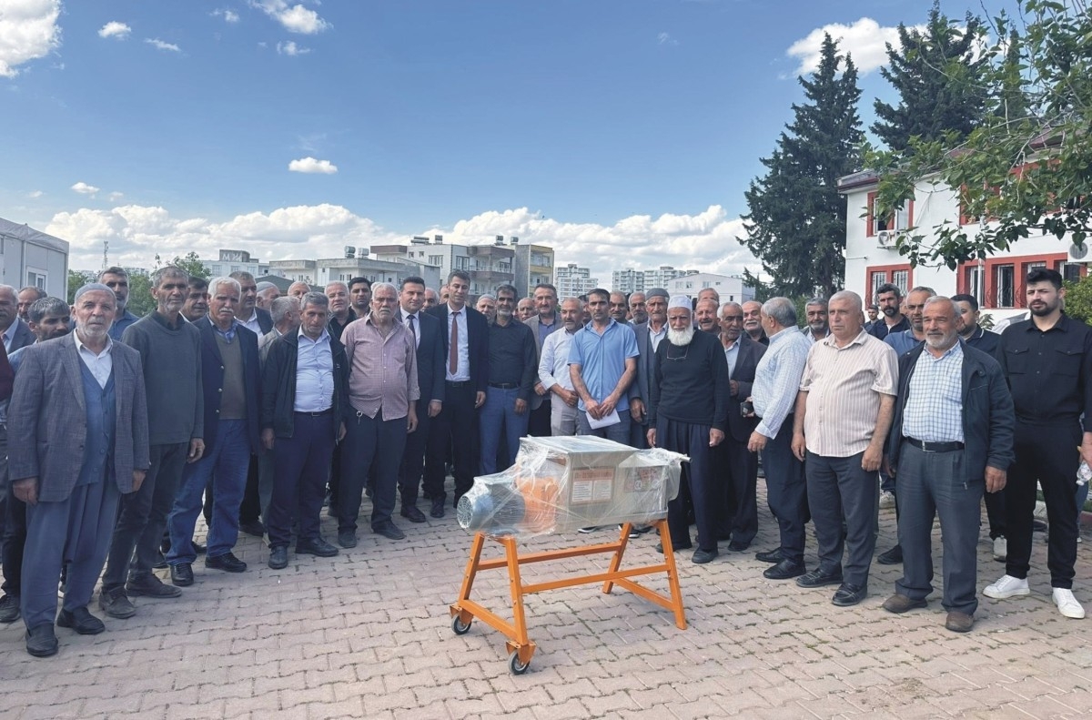 Kahta'da çiftçilere üzüm sıkma makinesi dağıtıldı