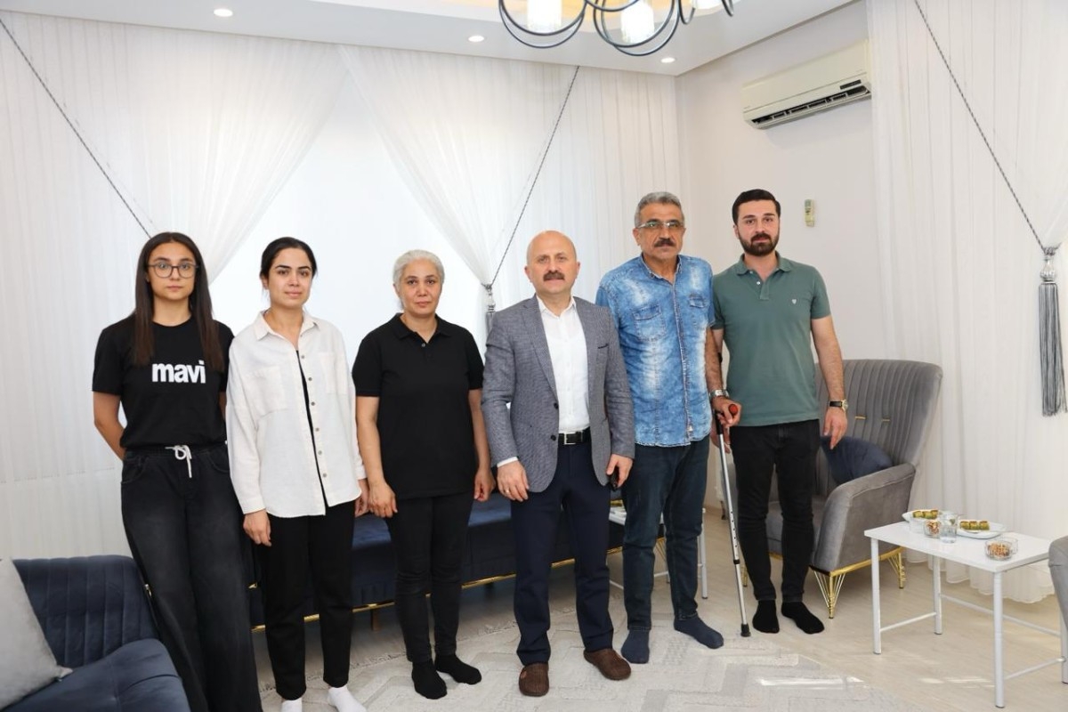 Vali Osman Varol, İndere bölgesinde yeni evine yerleşen vatandaşları ziyaret etti