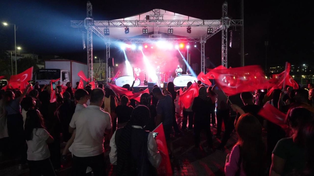 Adıyaman'da ‘30 Ağustos Zafer Bayramı’ konserine yoğun ilgi  - Videolu Haber