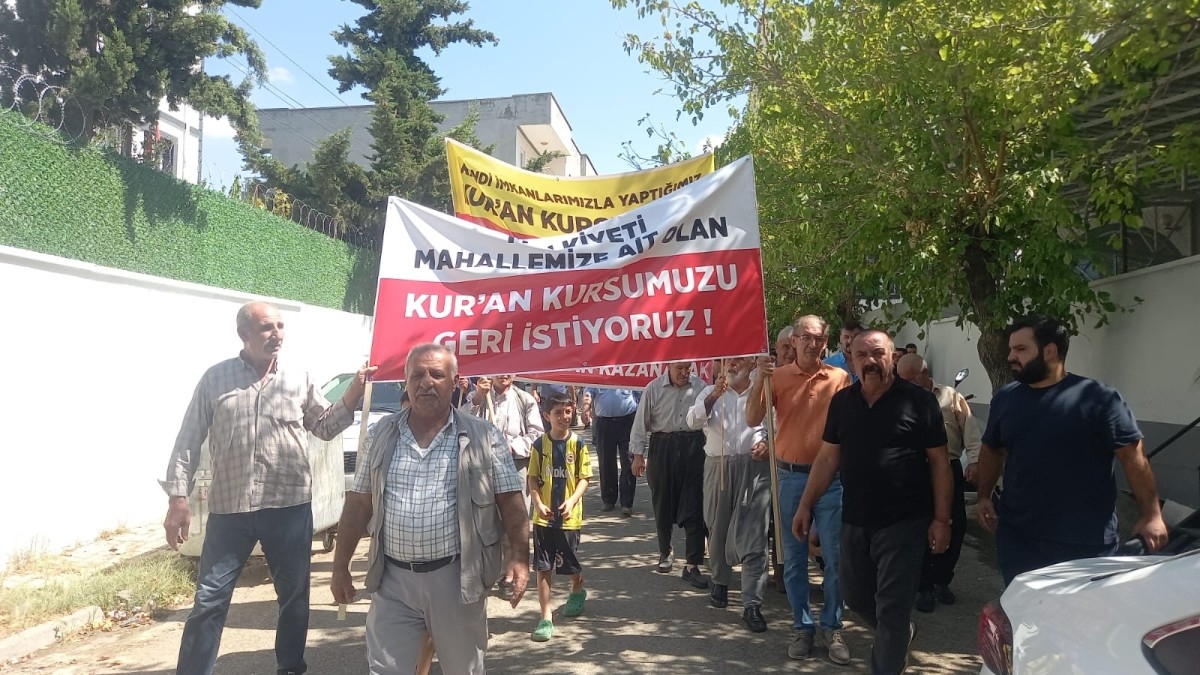 Kahta’daki Kur’an Kursu Krizi’nde Menzil Bağlantısı: Mahalleli Tepkili, İddialar Müftülüğe Yöneldi  - Videolu Haber