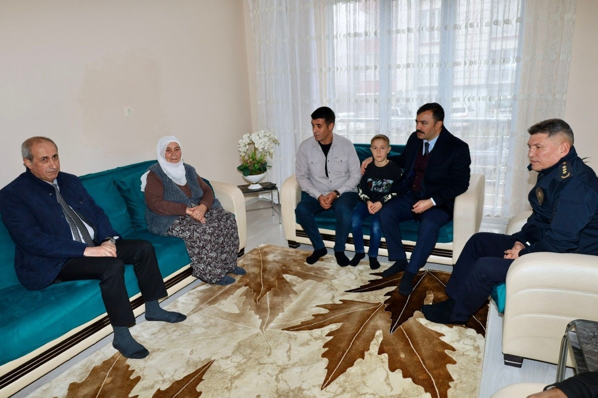 Kahta Kaymakamı şehit ailelerine ziyarette bulundu