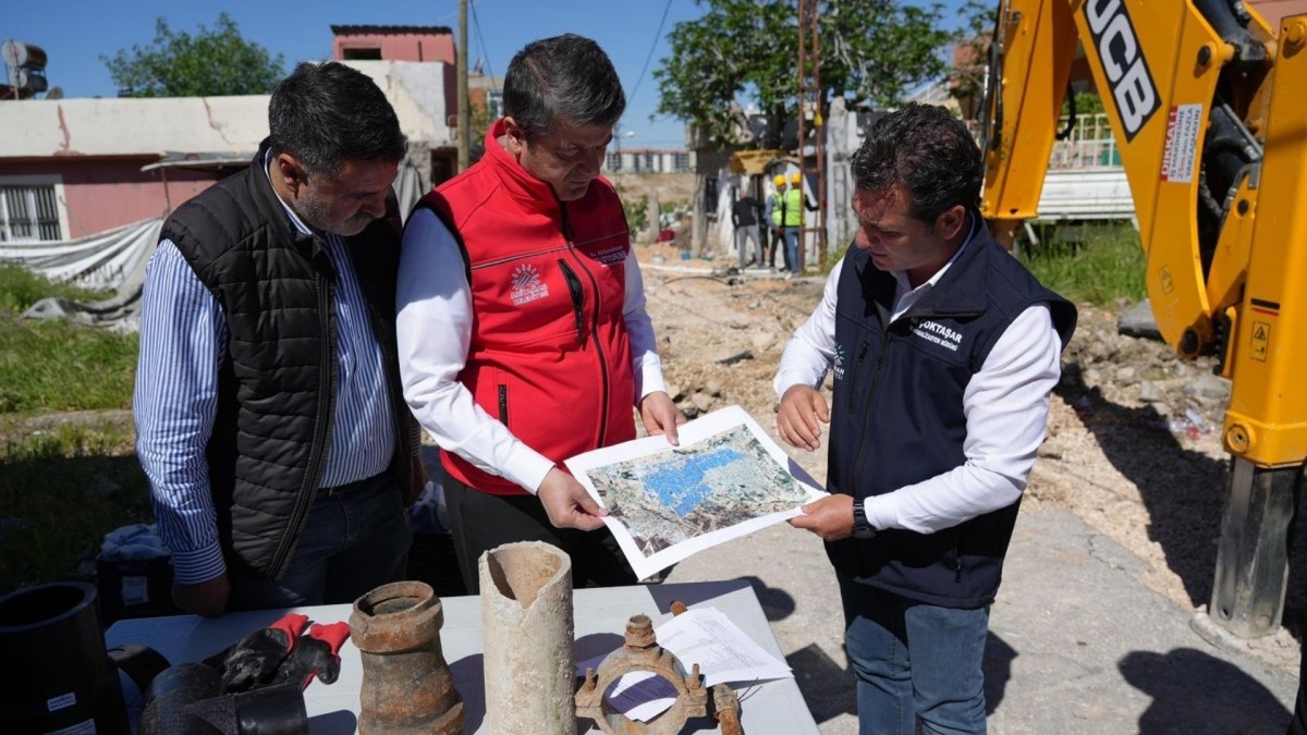 Başkan Tutdere eski ve yeni boruları karşılaştırdı: 564 kilometre tamamlandı  - Videolu Haber