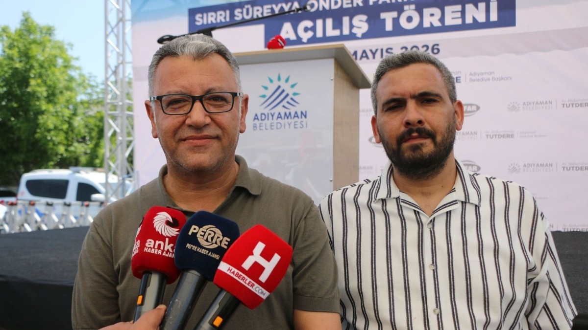 Dr. Erdoğan Altunbaş: ‘Sırrı Süreyya Önder Okuma Salonu’na 10 koli kitap hediye ettik’  - Videolu Haber