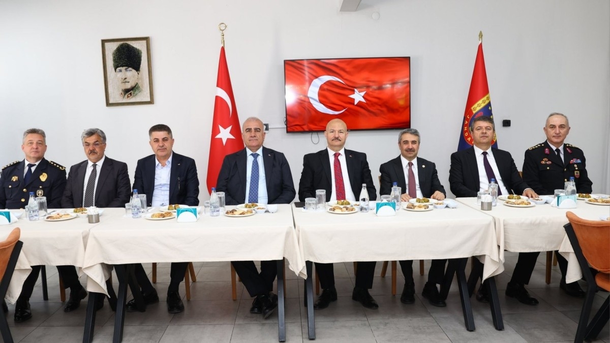 Vali Abdullah Küçük ve protokolden İl Jandarma Komutanlığı’na bayram ziyareti