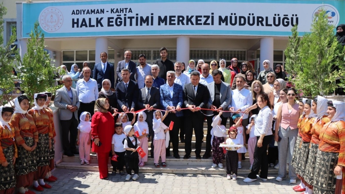 Kahta Halk Eğitimi Merkezi yıl sonu sergisi açıldı