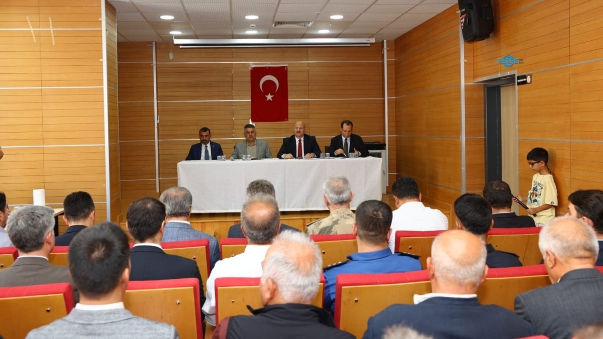 Vali Küçük ve Milletvekili Şan, Gergerli muhtarlarla buluştu